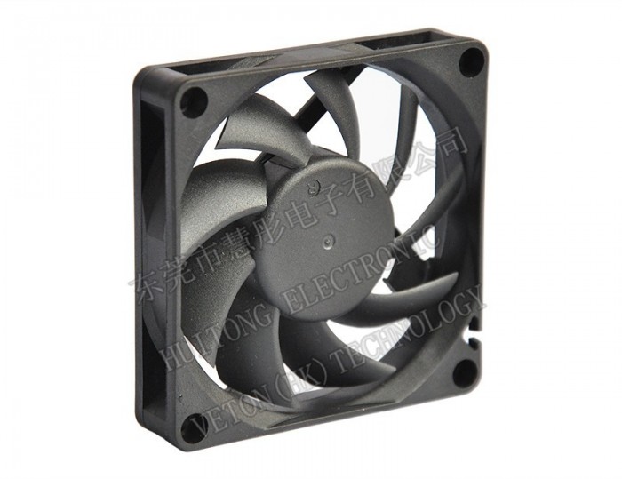 直流风扇HTD07015（70*70*15mm）