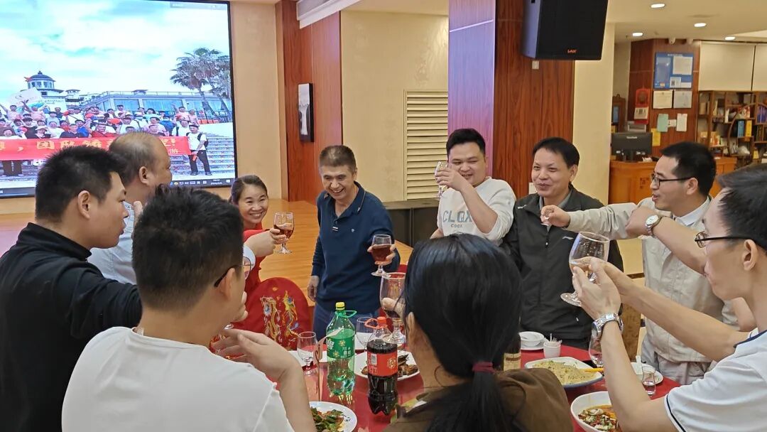 fd662eed8c6fd7222555580fc292.jpg 敬酒.jpg